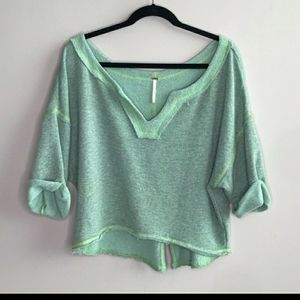 FREE PEOPLE Crop speckled split neck pullover sz S
